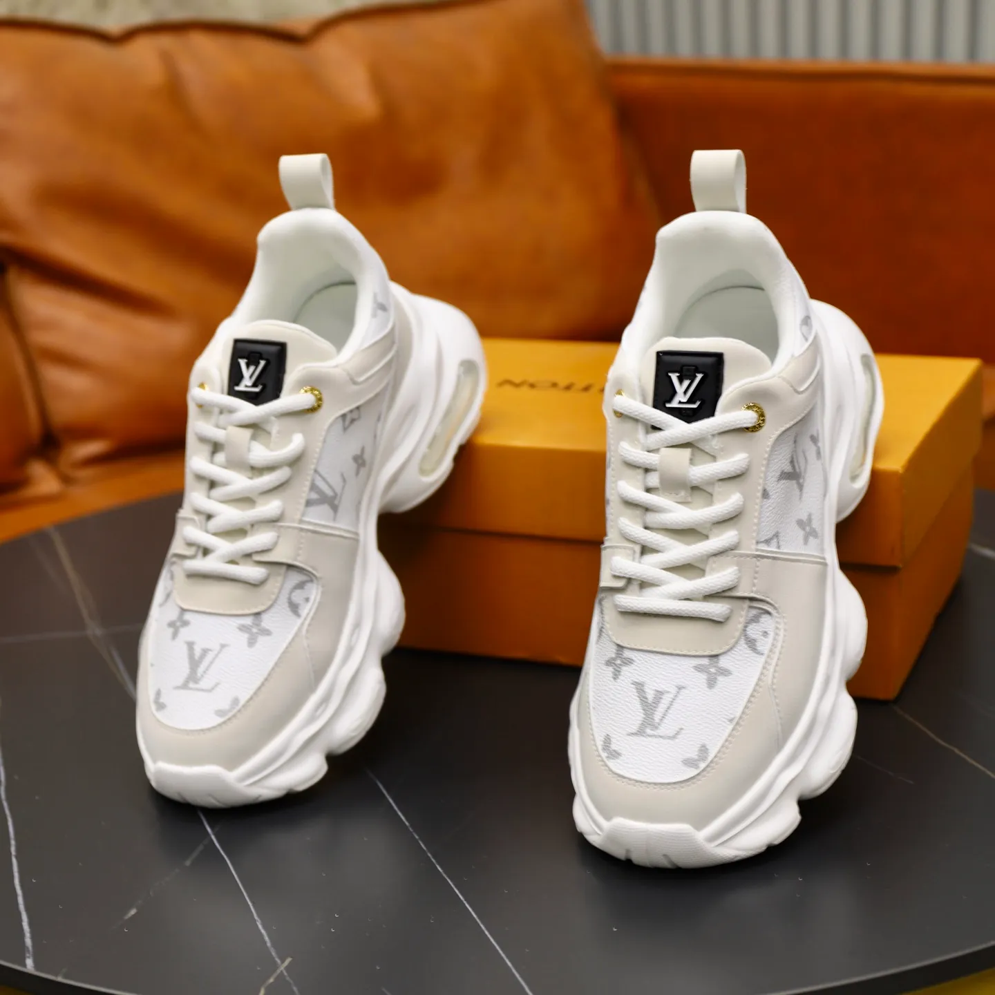 Ex-factory price: 462💰🙅‍♂️🙅‍♂️🙅‍♂️ Brand: Louis Vuitton Standard code: 38-44 (45 customized) Grade: Same as the official website Material: Original cowhide splicing fabric Comfortable and breathable lining Lightweight, soft and wear-resistant outsole Style category: Men's fashionable casual shoes Running sneakers Distinguished luxury brand elements Top luxury Color: actual picture color